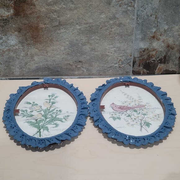 Vintage Bird Floral Pictures on Fabric Hoop Frame Set of 2 Goldfinches Red Robin - Picture 4 of 13